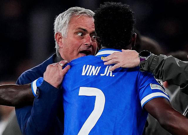 真敢说！63岁穆里尼奥揭露欧冠裁判潜规则：皇马三将“免黄牌”